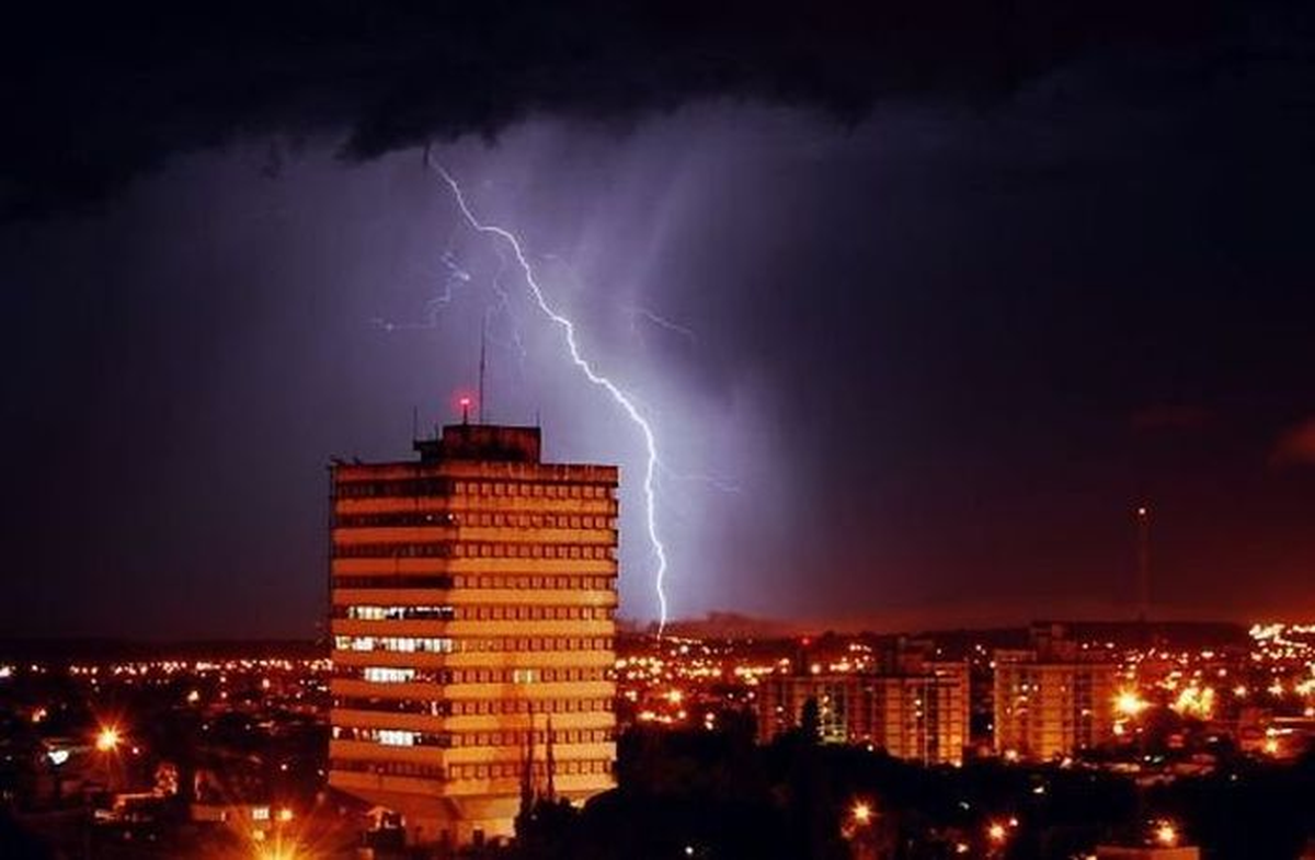 Por hechos recientes, recordaron medidas de seguridad ante tormentas eléctricas