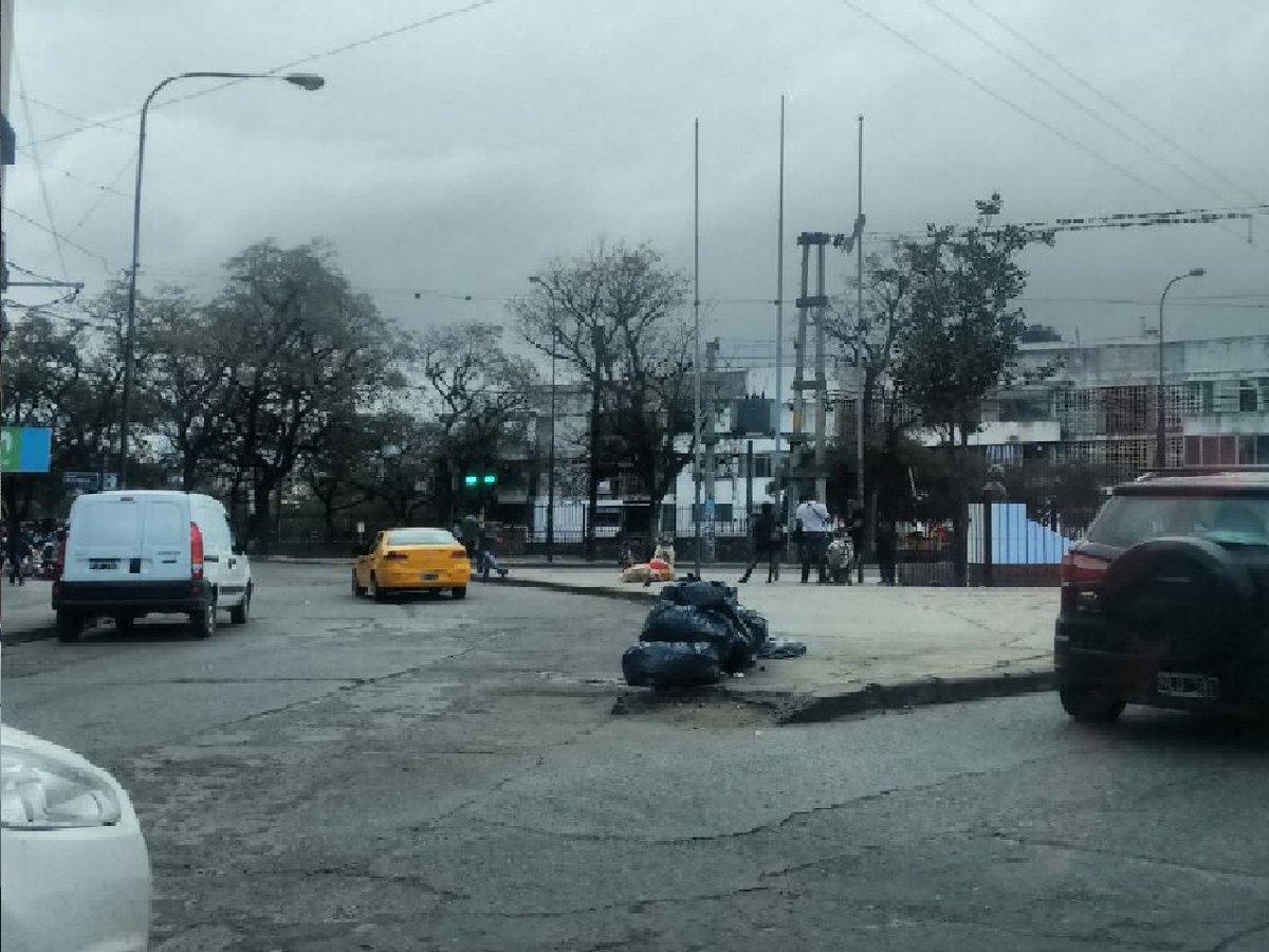 Vendedores ambulantes preocupados por la delincuencia en la vieja terminal