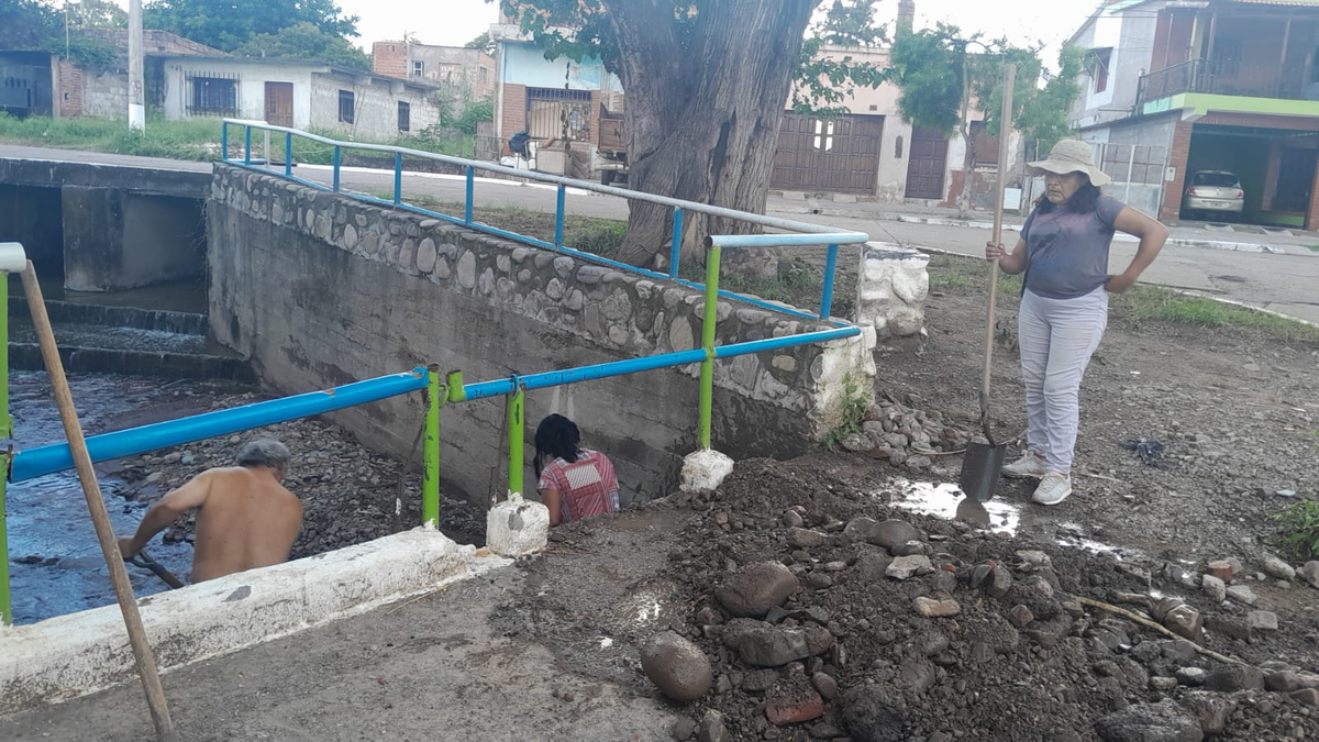 Por la inacción municipal, vecinos limpiaron arroyos en Palpalá