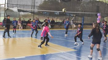 Risas, juego y formación, así se vivió el Mini Vóley en Universitario