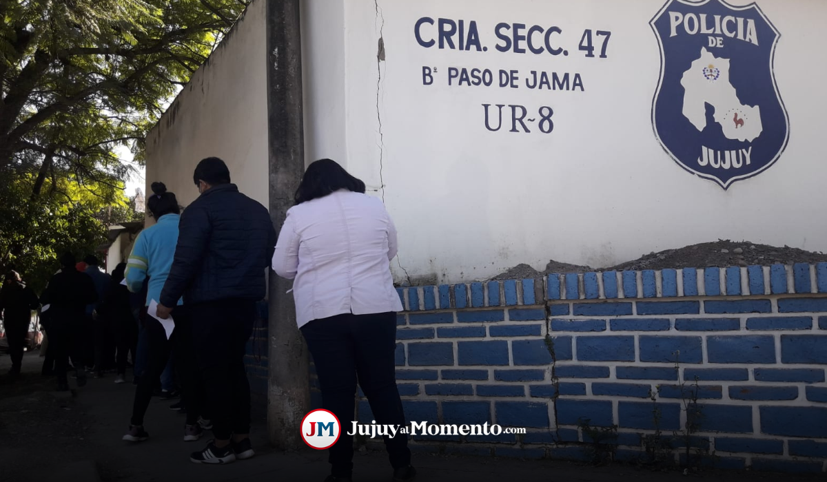 Largas filas por la constancia policial para justificar la falta al trabajo