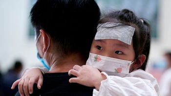 Brote de neumonía infantil en China: la OMS exigió nuevos datos y recomendó barbijos
