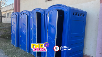 Multitudinaria jornada estudiantil con pocos baños: preocupación por los servicios