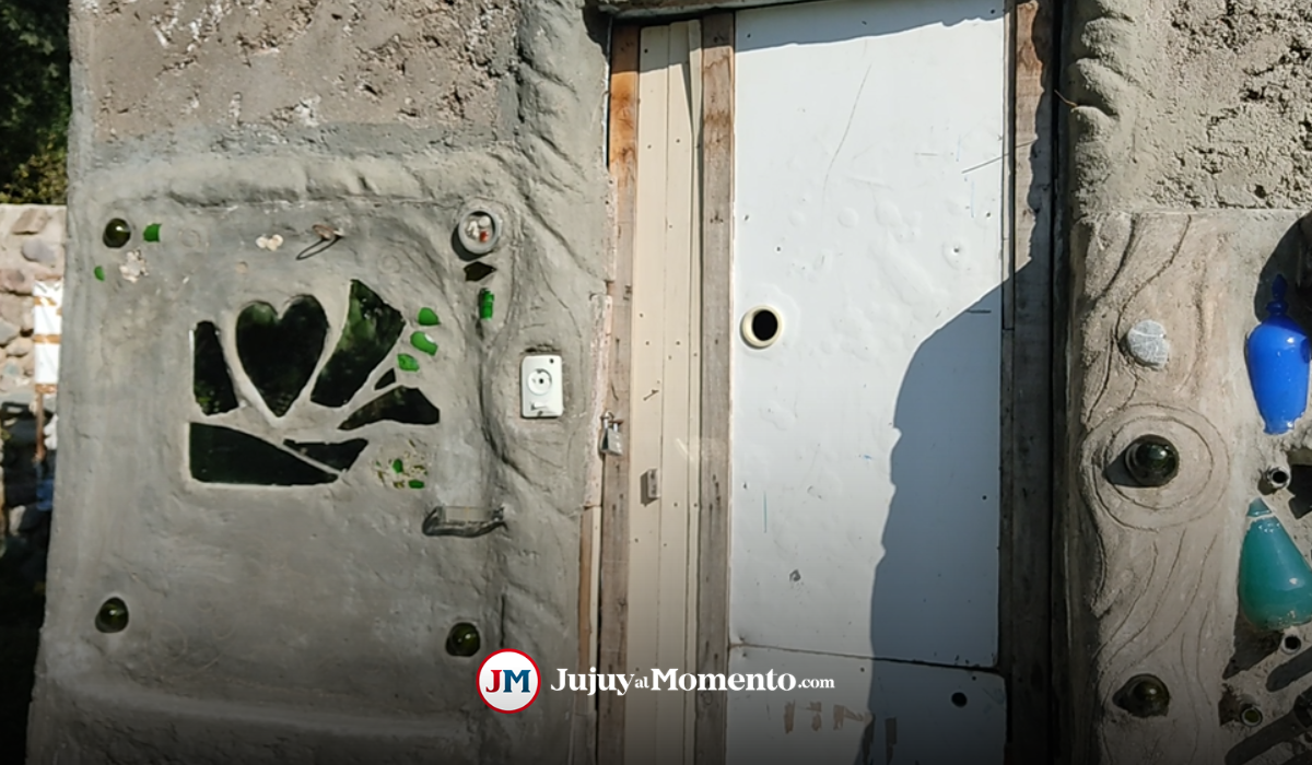 La casa de las botellas, el increíble lugar donde vive Camilo