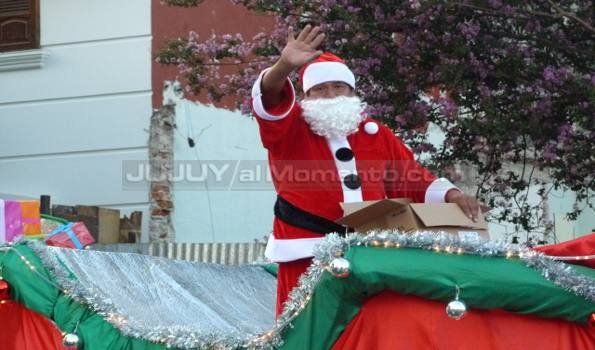 Los Reyes Magos repartieron golosinas y alegría a los más pequeños