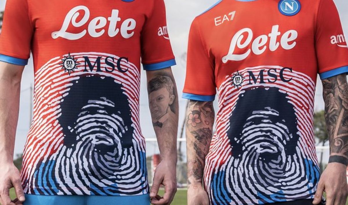 Napoli estrena nueva camiseta en homenaje a Maradona