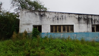 Totalmente abandonado, así se encuentra el SUM de Guerrero