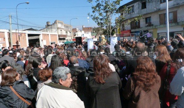 Emotivo homenaje a Evita de militantes y dirigentes del PJ