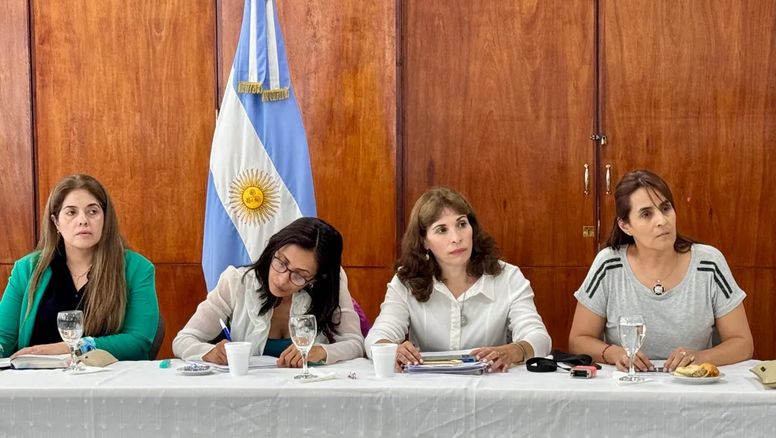 Docentes de bases de ADEP molestos por no ser convocados a la primera 