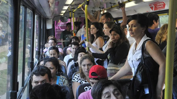 Las quejas del transporte se multiplican por los barrios: 