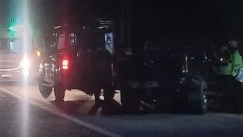 Impactante caída de un camión al vacío en la Ruta 9: un joven está en grave estado