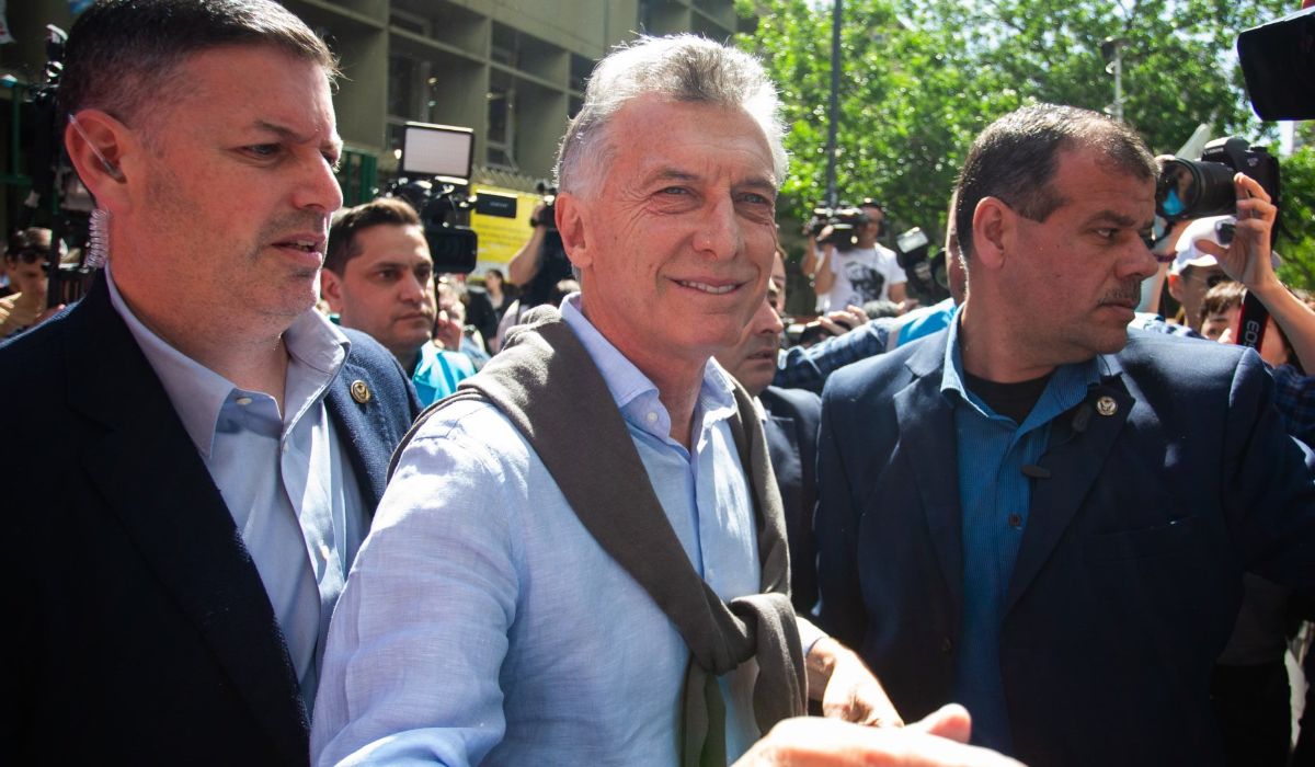 Votó Mauricio Macri y dijo que quedaban “pocas boletas” de Milei