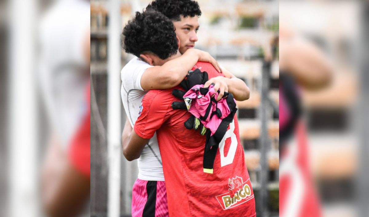 Vale más que un gol: el gesto que emocionó a todos en Palpalá Vale más que un gol: el gesto que emocionó a todos en Palpalá