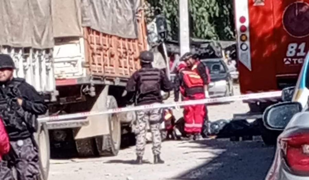 Un camión aplastó a un mecánico en Perico.