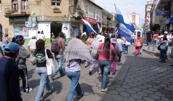 Capacitadores de la Corriente del Pueblo marcharon por el centro