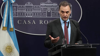El gobierno eliminó el asueto por el Día del Empleado Estatal
