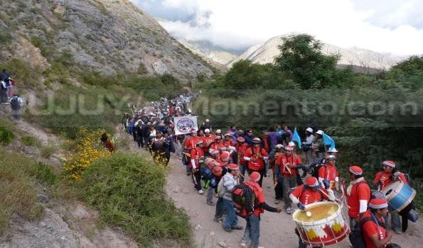 Miles de fieles acompañaron el descenso de la Virgen de Punta Corral