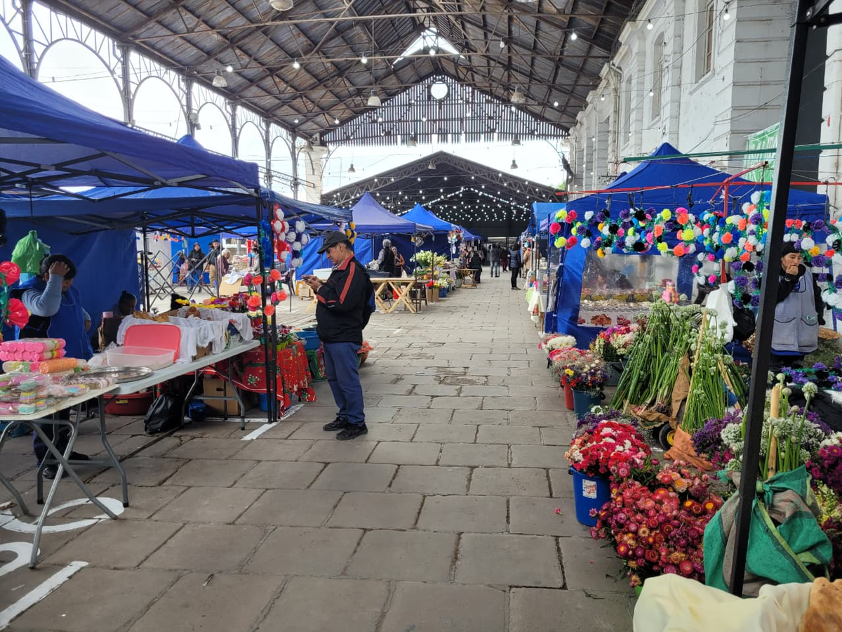 Comenzó la Feria de Ofrendas y Flores en la vieja estación: lo que podés encontrar Comenzó la Feria de Ofrendas y Flores en la vieja estación: lo que podés encontrar