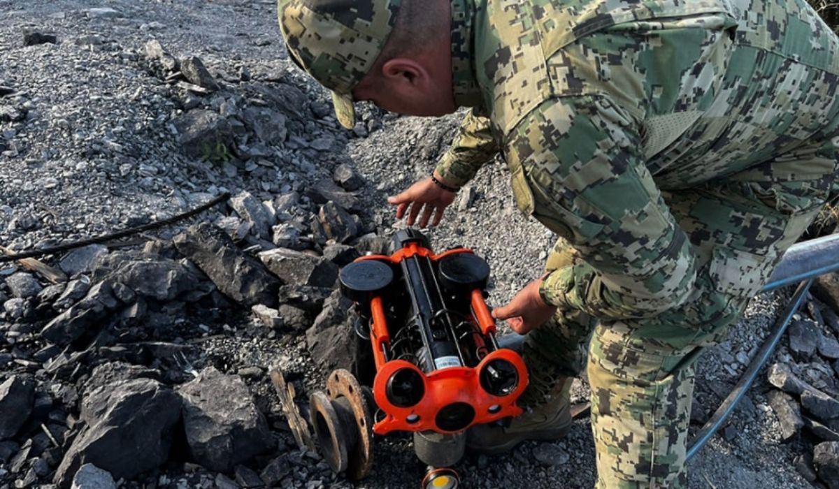México:  dron acuático y buzos para rescatar a diez obreros atrapados en una mina inundada