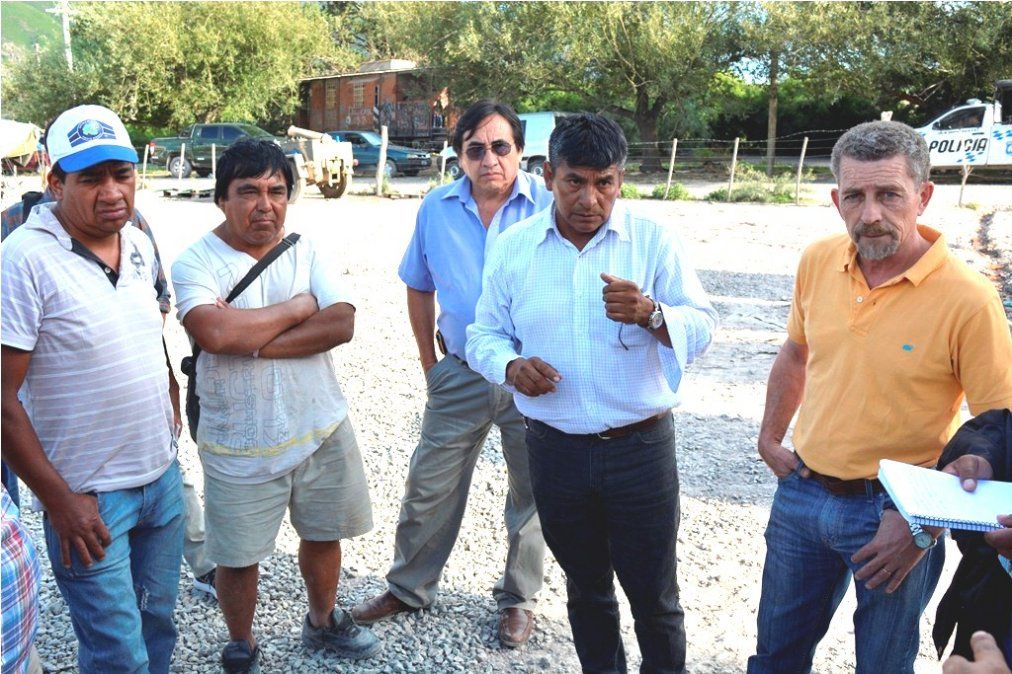 El gobierno promete ayuda financiera para productores afectados por el alud