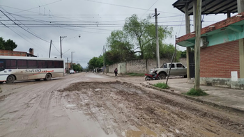 Calles intransitables en Palpalá: piden soluciones por el barro que afecta a los colectivos