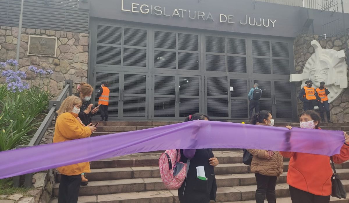 Nueva movilización de mujeres en la Legislatura de Jujuy por la paridad de género