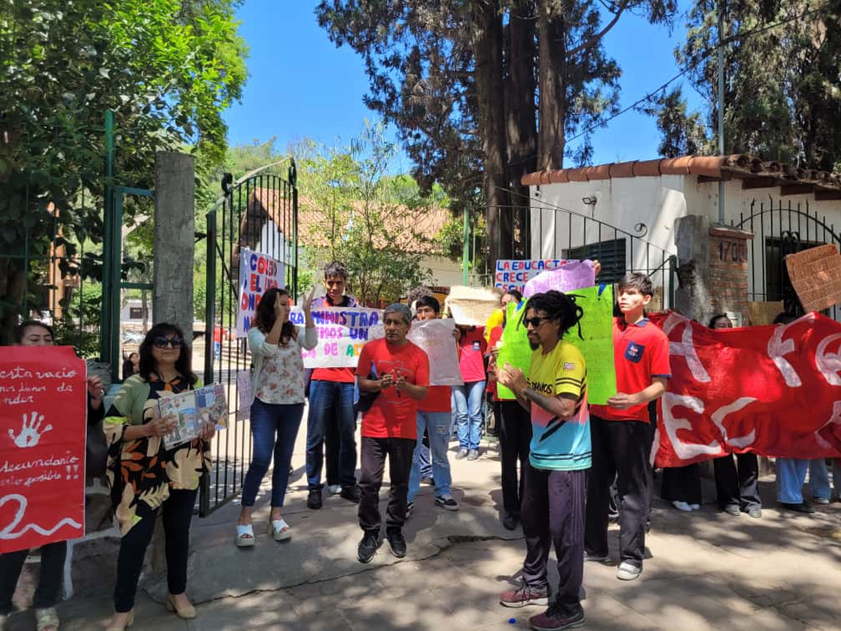 Nuevo reclamo en el Secundario 2, ahora para ampliar el establecimiento