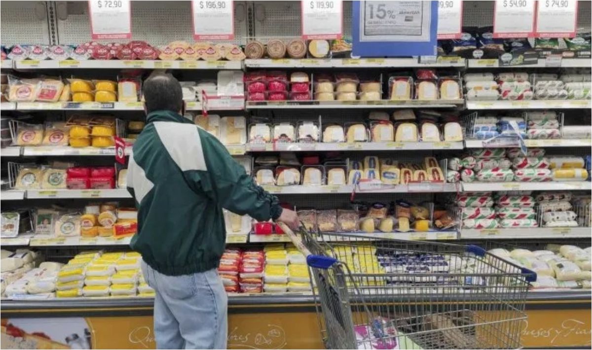 Las ventas en supermercados subieron pero en mayoristas cayeron