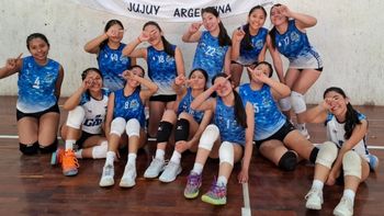 Con esfuerzo y corazón, el vóley Sub 14 de Independiente busca cumplir su sueño