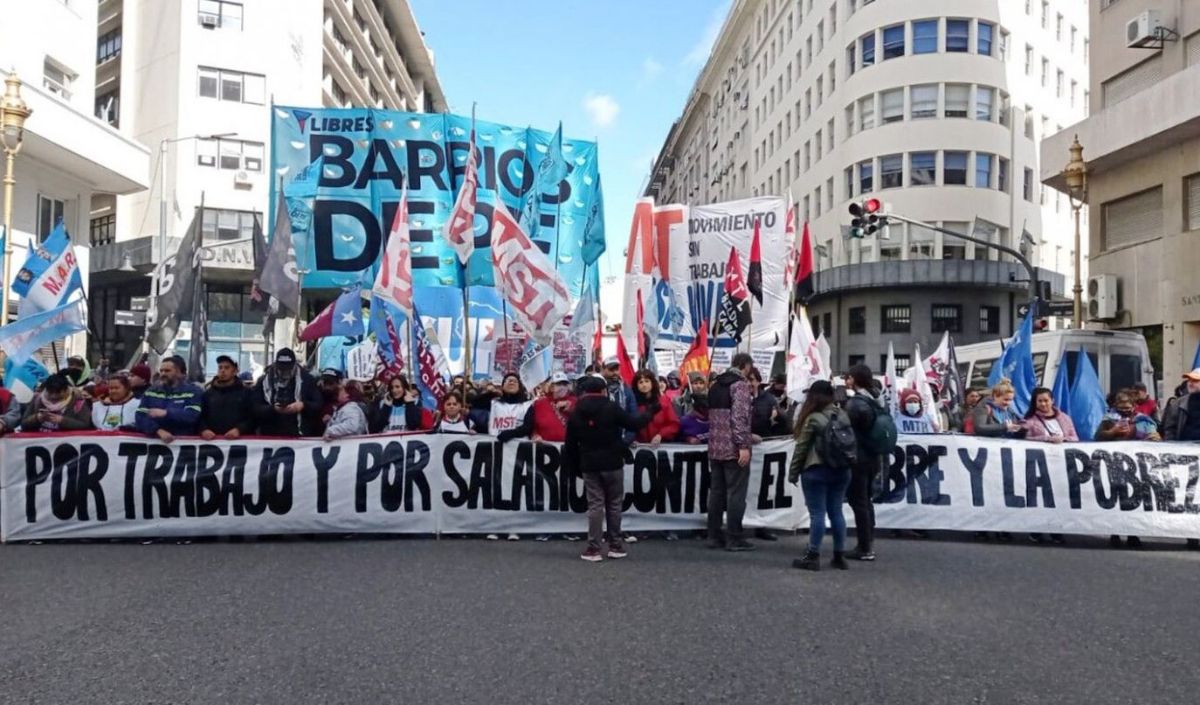 Marcha de organizaciones a Plaza de Mayo y amenaza de acampe