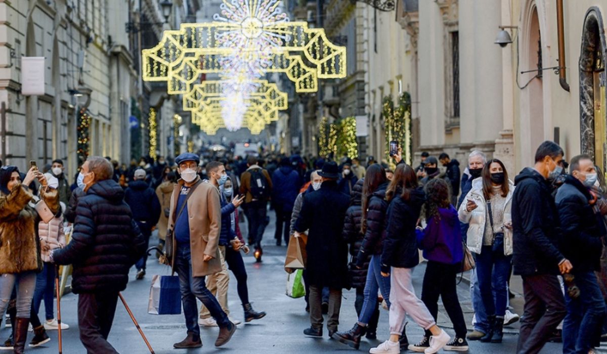 El mundo cancela fiestas de fin de año y refuerza medidas frente al alza de contagios