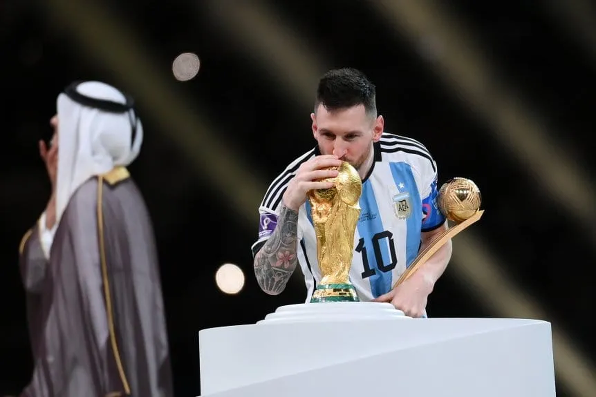 ¡el Beso Más Esperado Finalmente Messi Tocó La Copa Del Mundo 5076