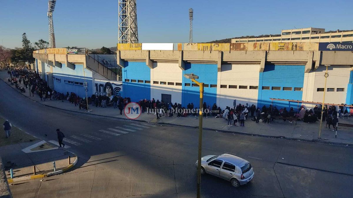 María Becerra en Jujuy: con acampe y largas filas, se venden las entradas en el estadio