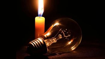 Vecinos de Las Escaleras reclaman soluciones urgentes por cortes de luz y caminos intransitables