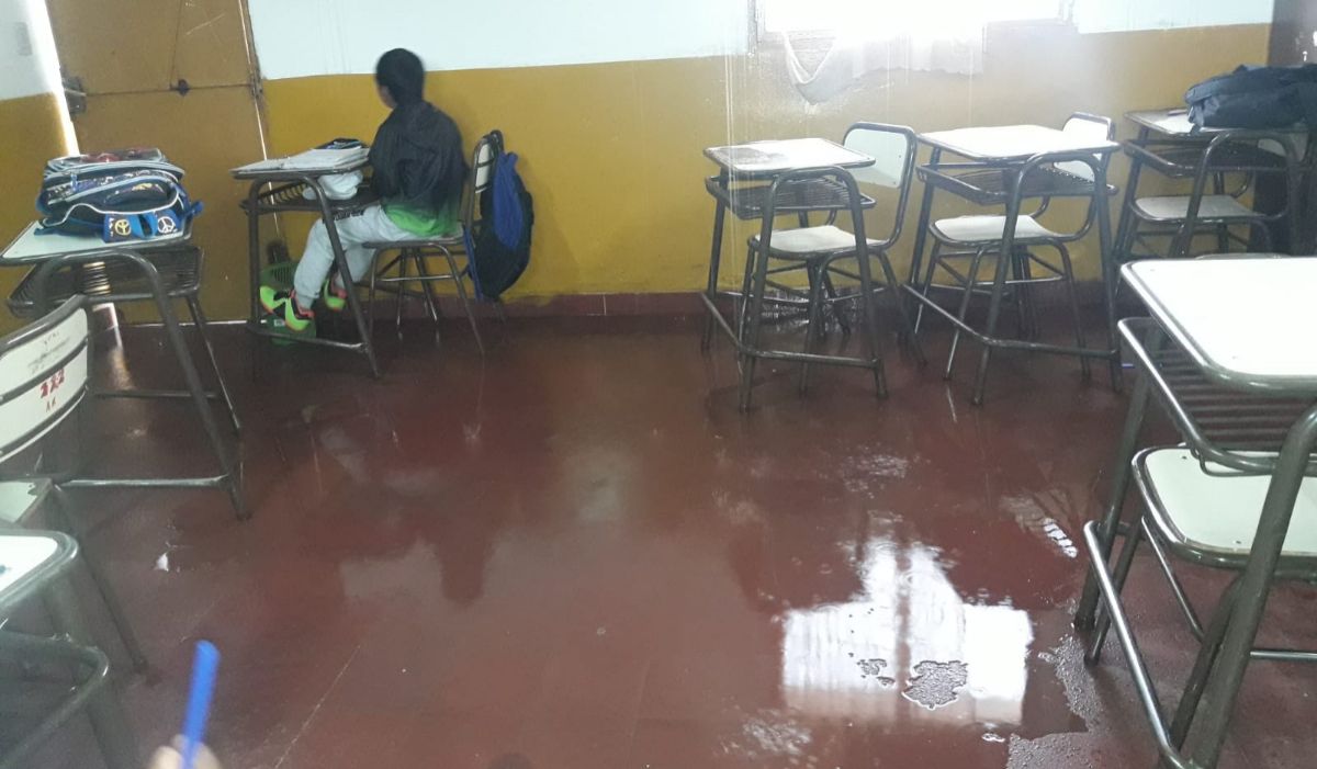 Temporal de lluvia en Abra Pampa y una escuela inundada