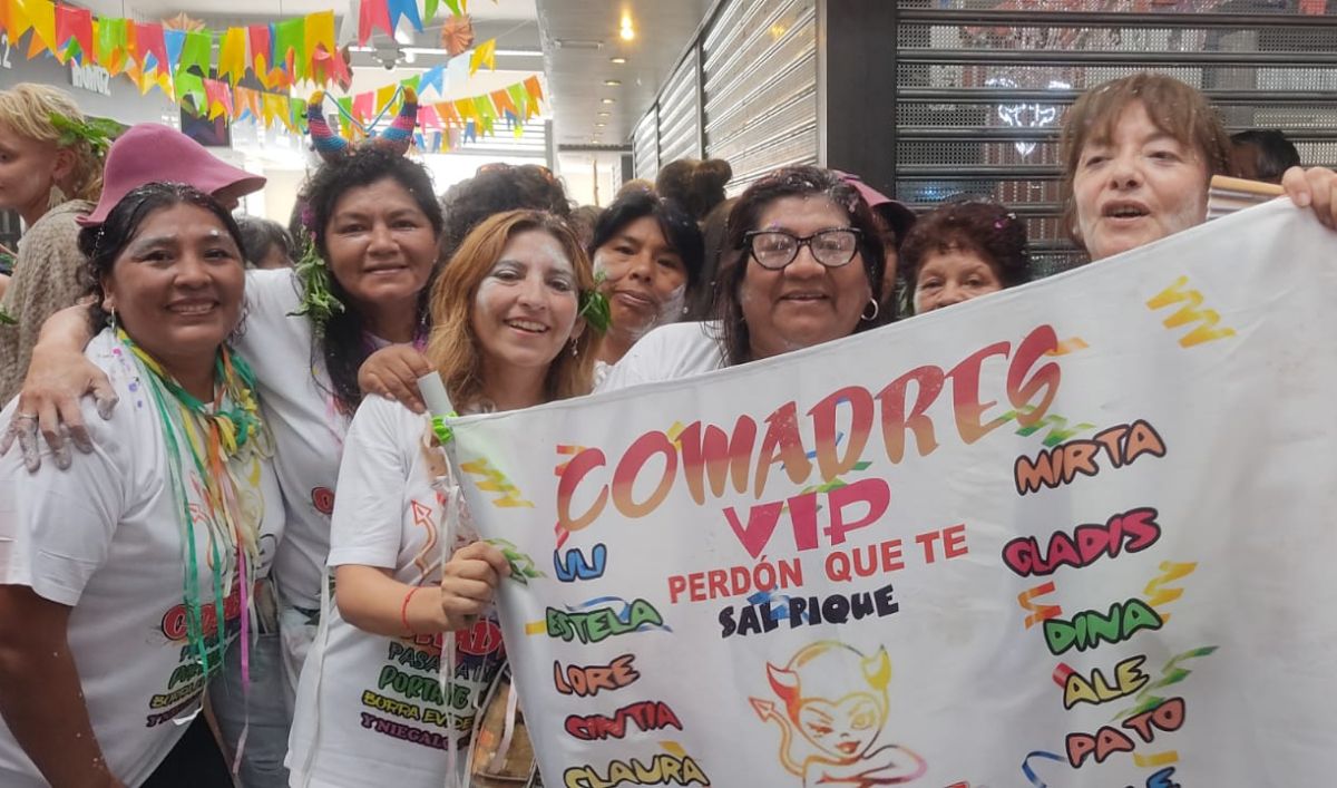 Talco, serpentina y papel picado: Comadres jujeñas festejaron su día