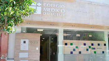 El Colegio Médico advirtió que sigue la suspensión de atenciones a afiliados del ISJ