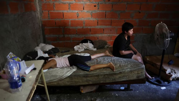 La mitad de los hogares del país no accede a uno de los servicios básicos: agua, gas y cloacas