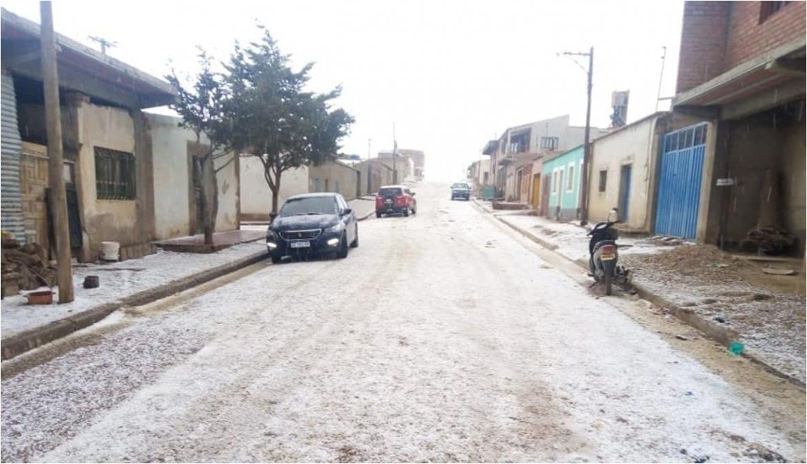 Sorpresiva caída de granizo y agua nieve en La Quiaca: duró solo cinco minutos
