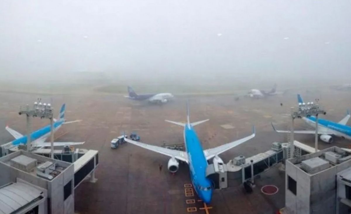 Una veintena de vuelos afectados por niebla en Ezeiza y Aeroparque
