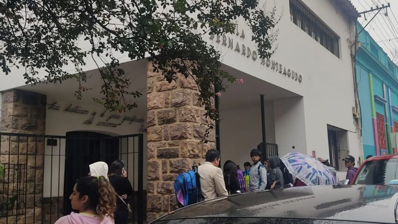Preocupados por la seguridad, padres exigen controles en la Escuela Monteagudo
