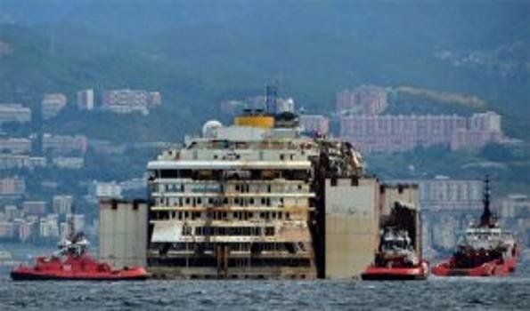 El barco Costa Concordia ya está listo para su desguace en el puerto de Génova