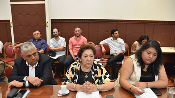 Educación en la mira: amenazas en escuelas, prohibición de celulares y falta de docentes