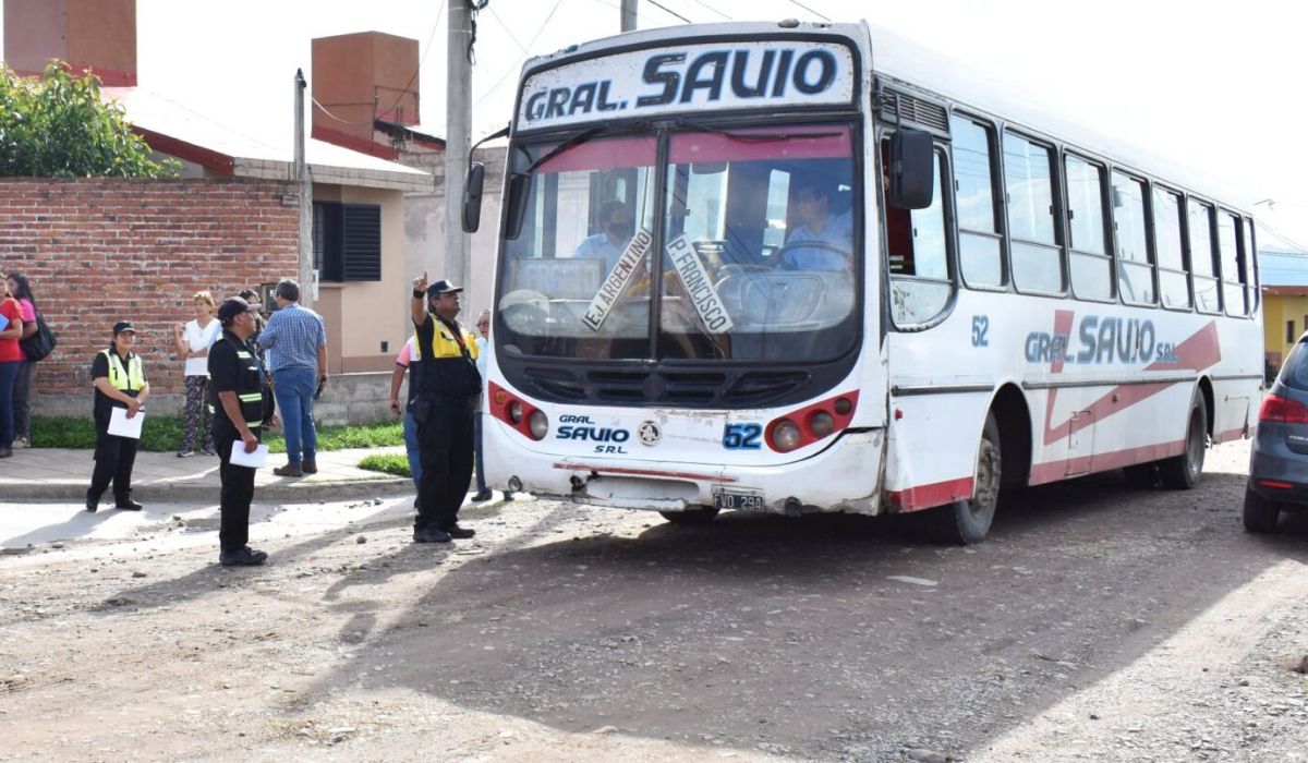 En Palpalá, las empresas de colectivos piden arreglos de calles En Palpalá, las empresas de colectivos piden arreglos de calles