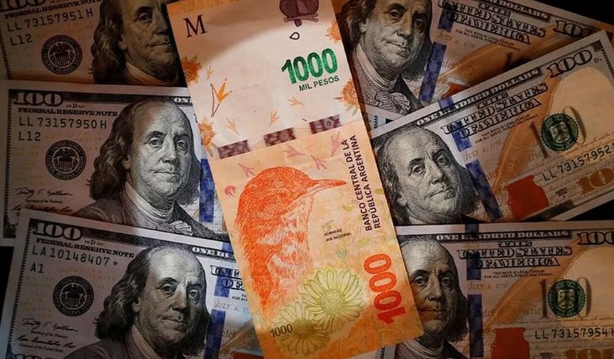 El dólar blue subió más de $100 y cerró a $1.075 en el primer día post balotaje