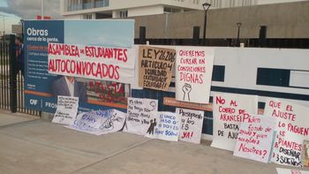 Estudiantes de IES reclaman por un fondo de apoyo y por el transporte