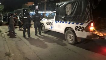 Gendarmes bajo sospecha: los demoraron de civil, armados y con un cargamento de cigarrillos