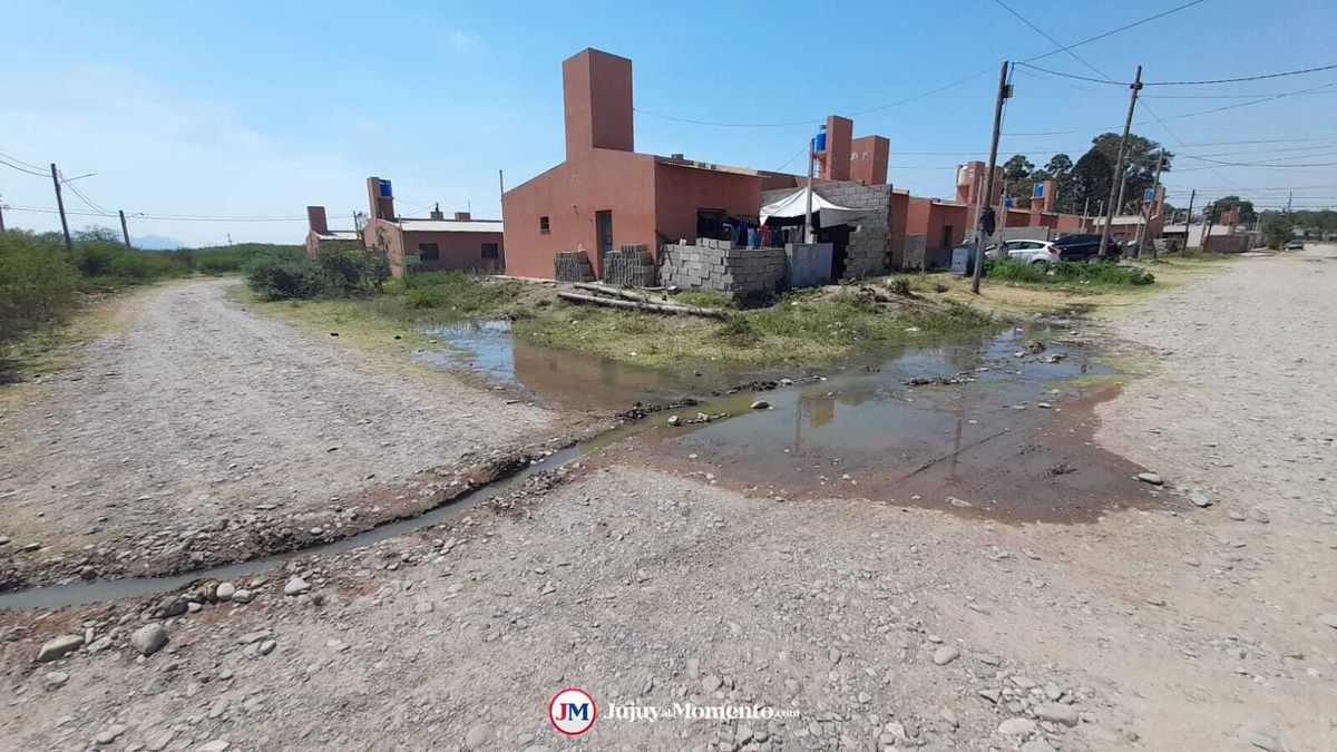 Falta de agua y pérdida de líquidos cloacales, un pésimo combo en Palpalá