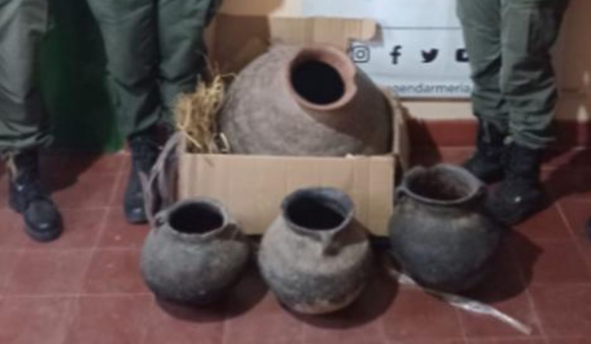 Secuestran cuatro vasijas prehistóricas, valuadas en un millón de pesos