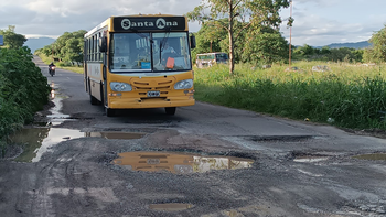 El calvario de circular por la colectora de Ruta 66: autos que se rompen y riesgo de accidentes